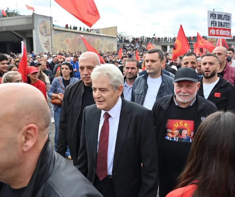 Ahmeti: Ata që luftuan për lirinë e Kosovës nuk mund të gjykohen mbi akuza të ndërtuara nga Beogradi e Moska