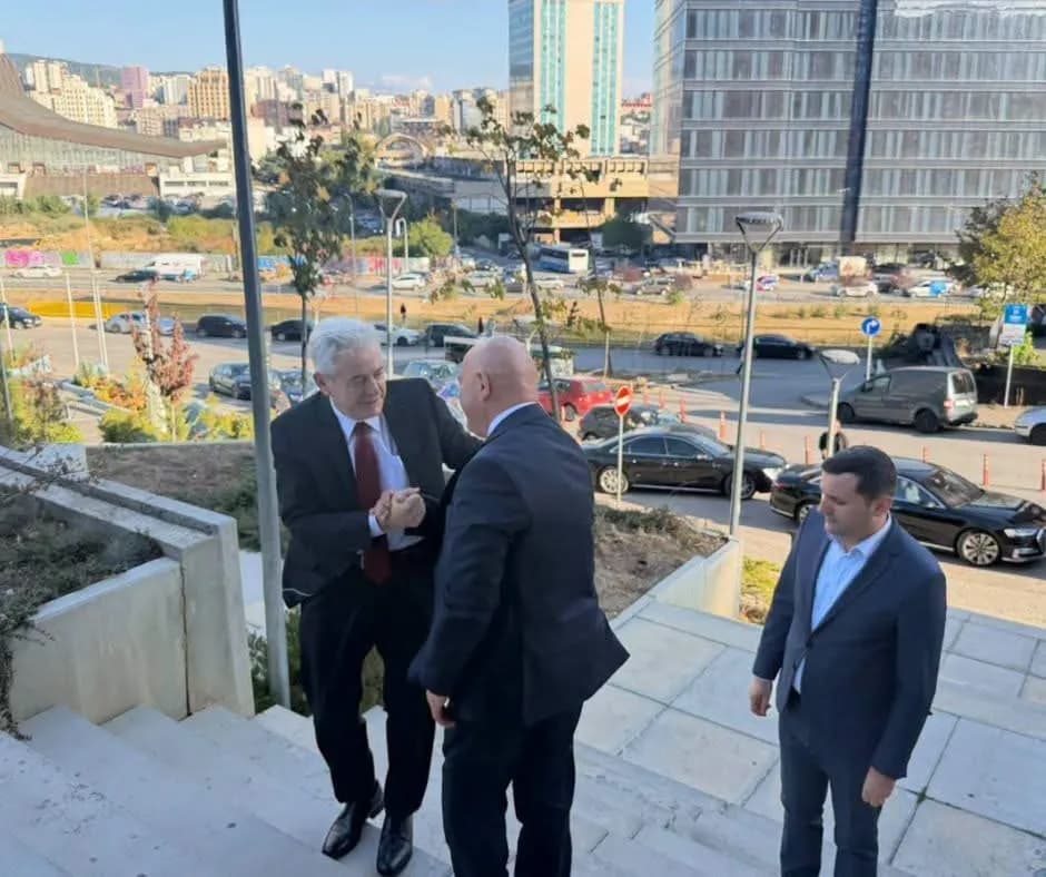 Gjini takon Ahmetin, diskutojnë për situatën në Kosovë pas zhvillimeve në Hagë