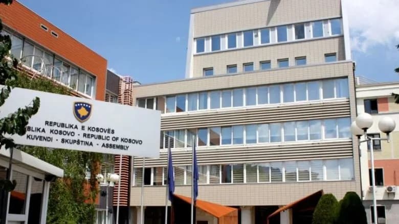 KDI: Komisioni për Legjislacion e nisi punën me shkelje të Rregullores së Kuvendit