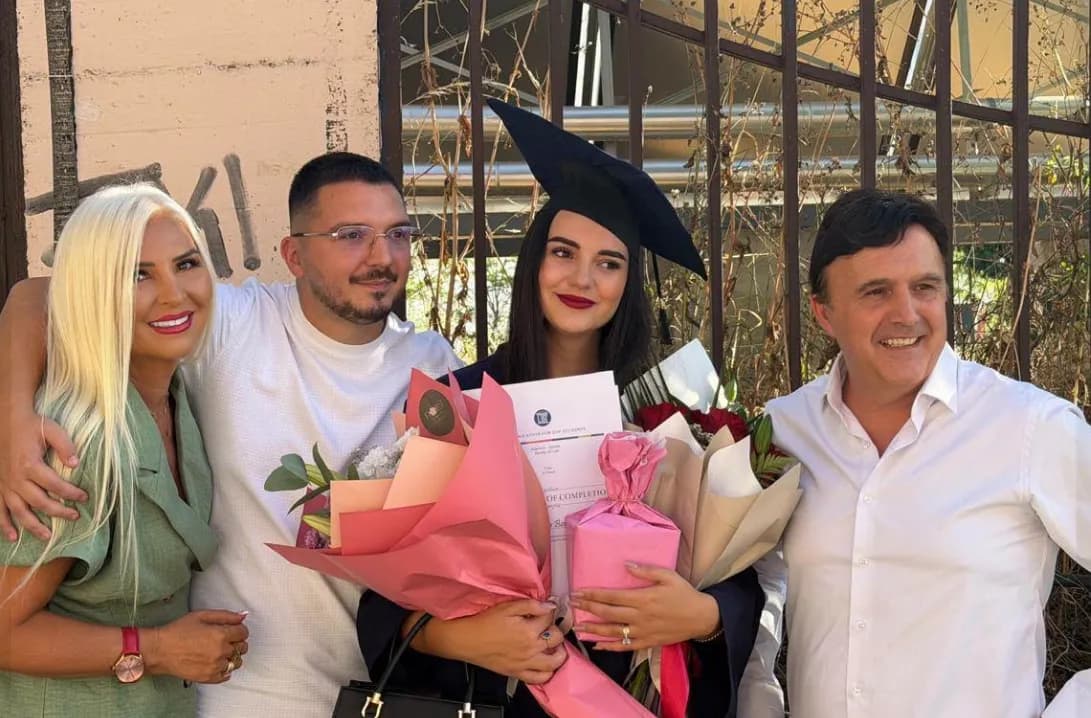 Mihrije Braha uron me fjalë të ëmbla nusen e djalit për diplomimin: “Krenaria e familjes tonë!”
