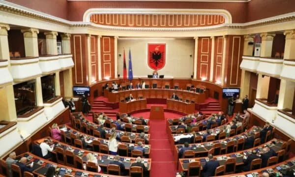 Parlamenti i Shqipërisë miraton pjesëmarrjen e Forcave të Armatosura në Gaza