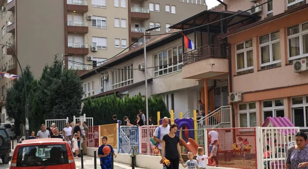 Hulumtimi i CASA-s: 99 për qind e serbëve në Kosovë kundër integrimit të sistemit arsimor