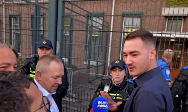 Djali i Kadri Veseli largohet nga objekti i Gjykatës pas dënimit
