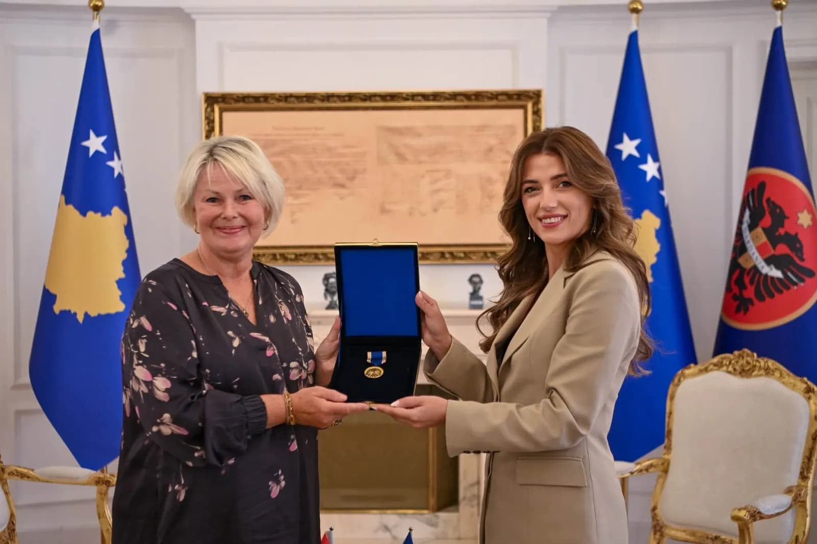 Haxhiu dekoroi Komitetin Norvegjez të Helsinkit me Medaljen Presidenciale të Meritave