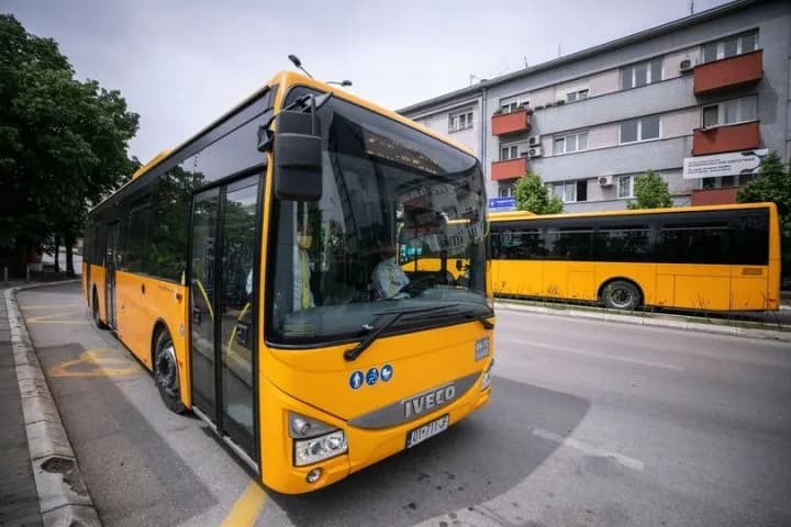 Komuna e Prishtinës paralajmëron vonesa në transportin publik - shkak protesta