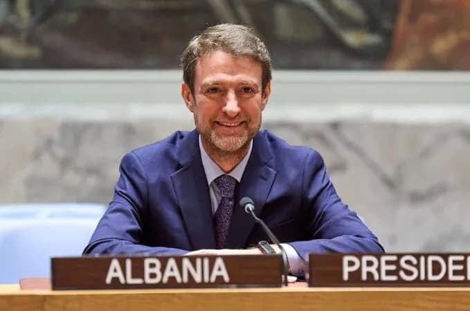 “Shqipëria nuk ka qenë kurrë më pranë anëtarësimit”, ministri Hoxha: Dora e zgjatur e BE-së duhet shtrënguar fort