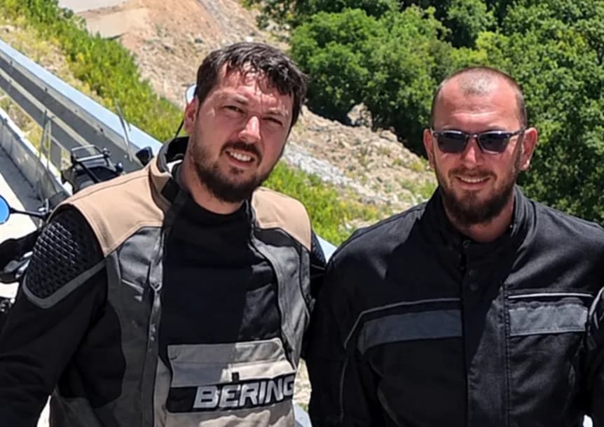 E dhimbshme: Vdes vëllai i aktorit Agan Asllani, u aksidentua me motoçikletë