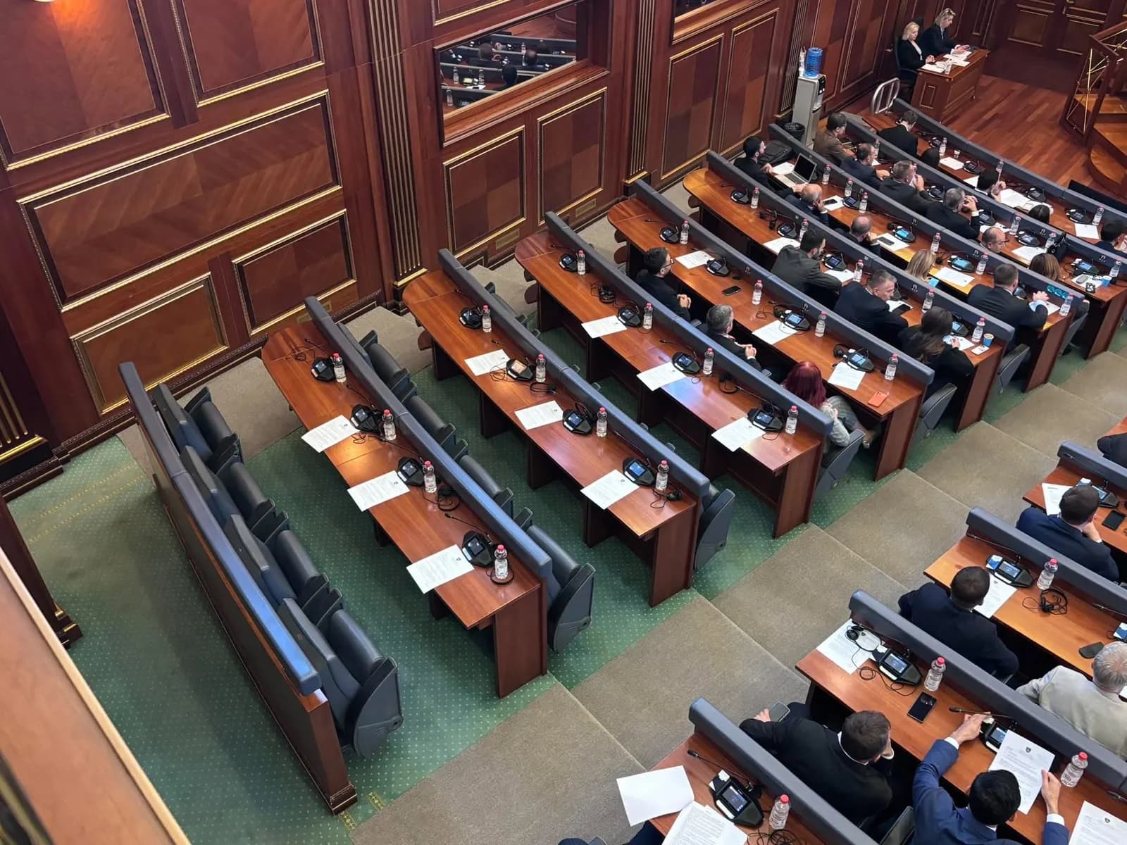 Deputetët e Listës Serbe nuk marrin pjesë në seancën ku do të votohet për ligjin për Specialen