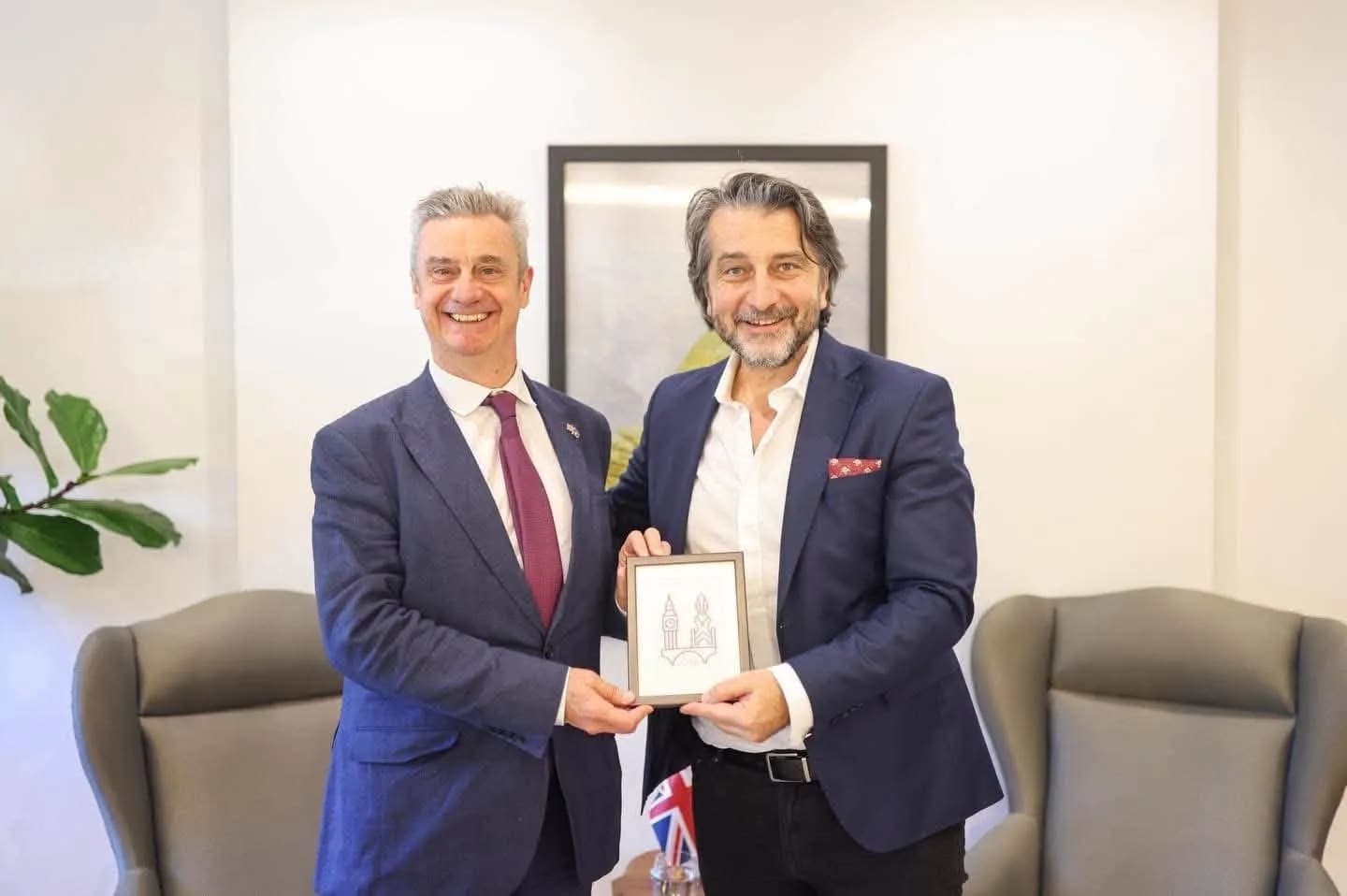 Ambasadori britanik pas takimit me Ramën: Kënaqësi të diskutoj për Lojërat Mesdhetare e planet ambicioze për Prishtinën