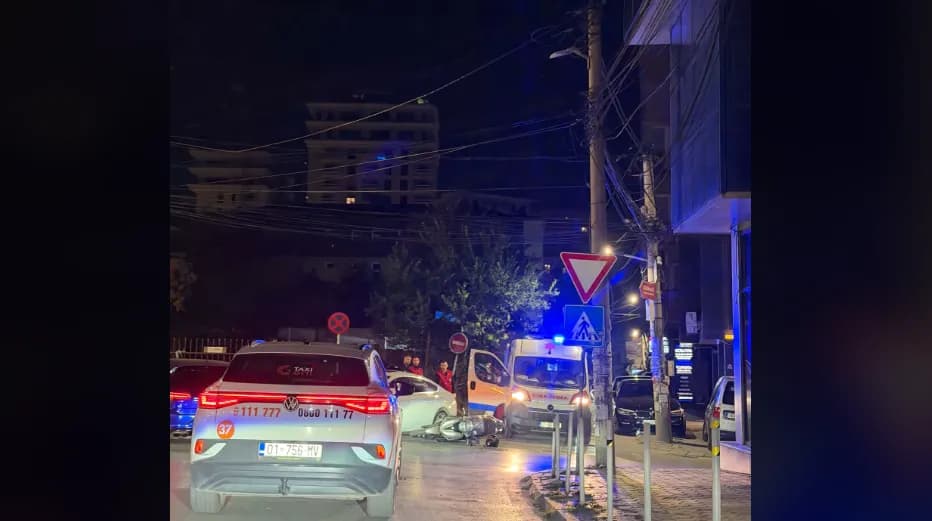 Aksident mes një veture dhe një motoçiklete te Parku i Qytetit në Prishtinë