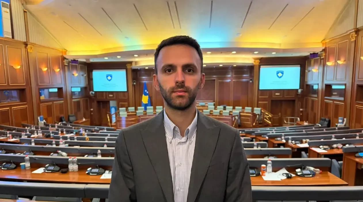 Altin Krasniqi u bën thirrje deputetëve: Ejani në Kuvend, të bashkohemi rreth UÇK-së