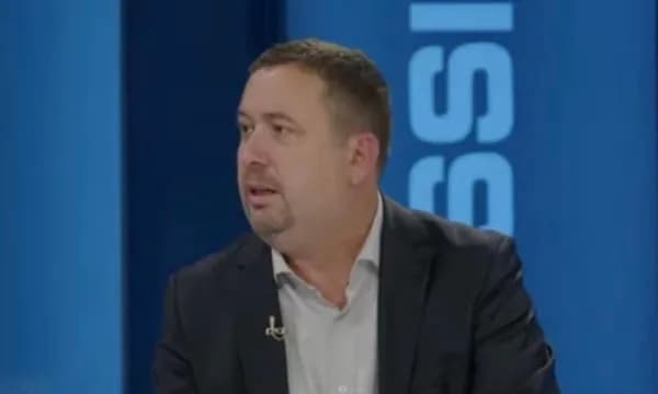 Latifi: Sulmet ndaj Presidentes ende pa u akomoduar në zyrë tregojnë për iracionalitetin në këtë vend, priteni njeriun pak