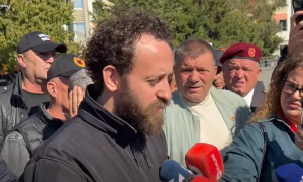 Organizatori: Protesta ishte e qetë deri kur Policia reagoi brutalisht e një shokut tonë ia thyen edhe këmbën