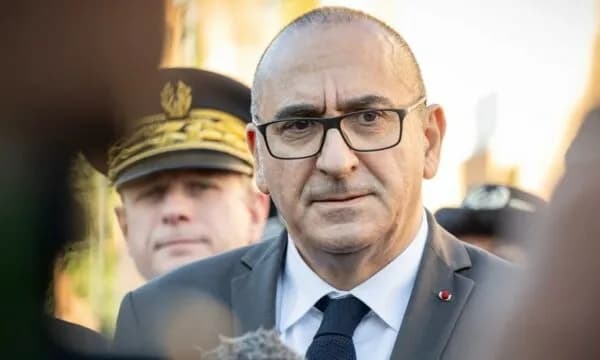 Nuk pranon të përdorë policinë për dhunë gjatë protestave masive, ministri i Brendshëm i Francës dorëzon dorëheqjen Macronit
