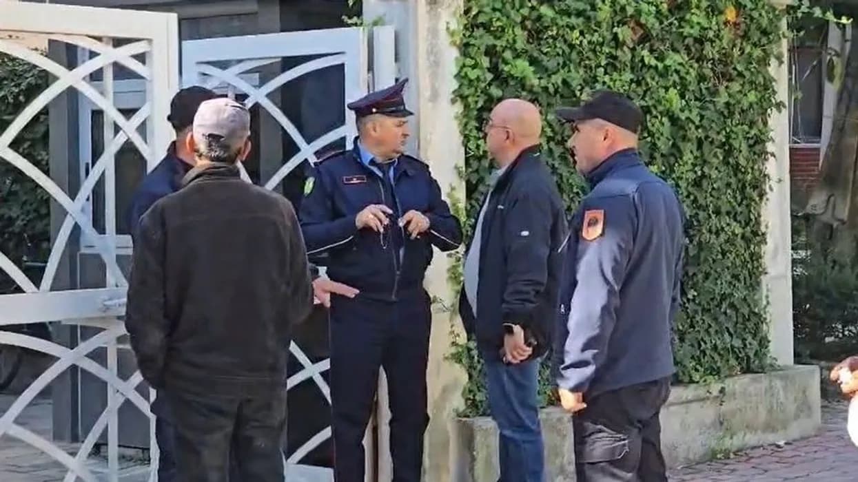“Do të kryejmë një seri sulmesh terroriste…”, zbulohet çka thuhet në emailin për bombë në disa institucione në Shqipëri