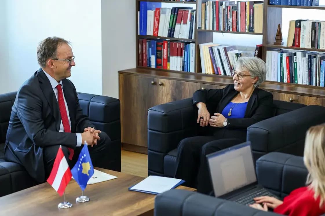 Gërvalla takon ambasadorin Schnetzer, në fokus bashkëpunimi Kosovë-Austri në drejtësi