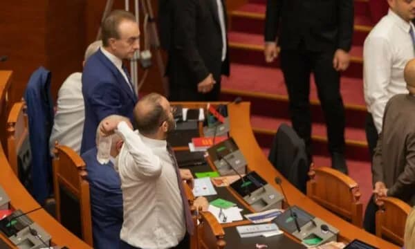 Gazment Bardhi dhe Klevis Balliu përjashtohen për 60 ditë nga punimet e Kuvendit