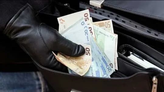 Grabitet një person në Prishtinë, tre persona të maskuar i marrin 1500 euro