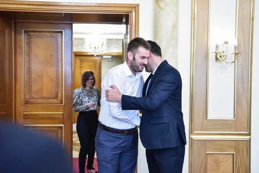 “Pse ishte nervoz Konjufca në seancën për presidentin” ironizon Kërceli: Ndoshta ndjehu dhimbje për LDK-në