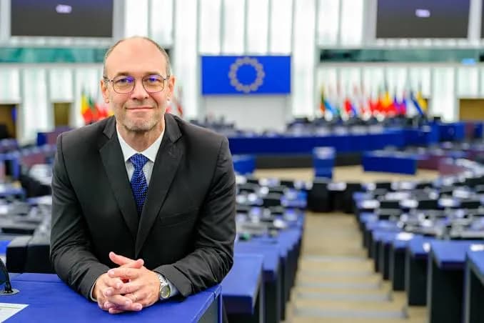 Eurodeputeti kroat: Asnjë politikë s’e ndryshon faktin historik që Kosova, Kroacia e Bosnja ishin viktima të agresionit serb