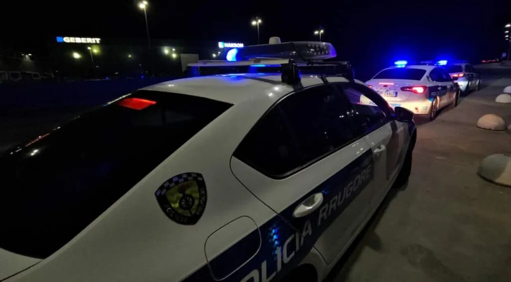 Tragjedi në Shqipëri: Rrotullohet automjeti, vdes një shtetas nga Kosova, lëndohet vëllai i tij