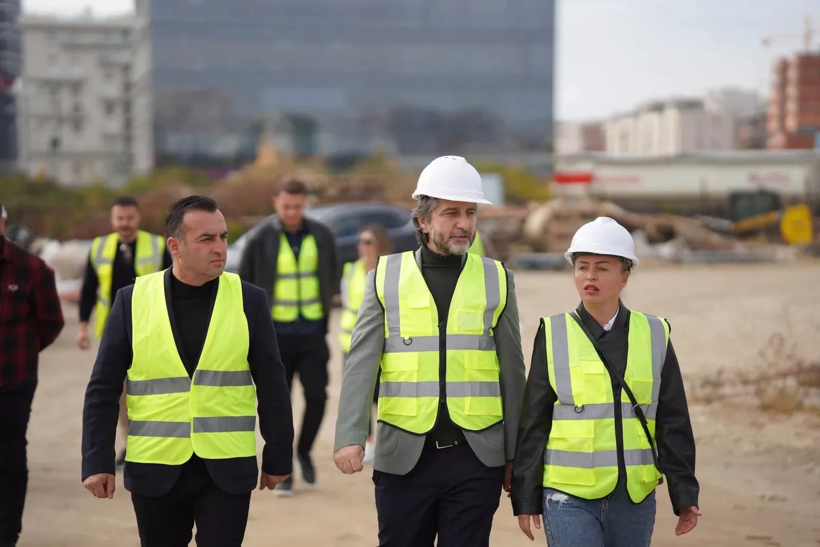 ‘‘I lidh 30 mijë banorë të Arbërisë me qendrën’’, Rama: Qeveria po e bllokon ishullin urban