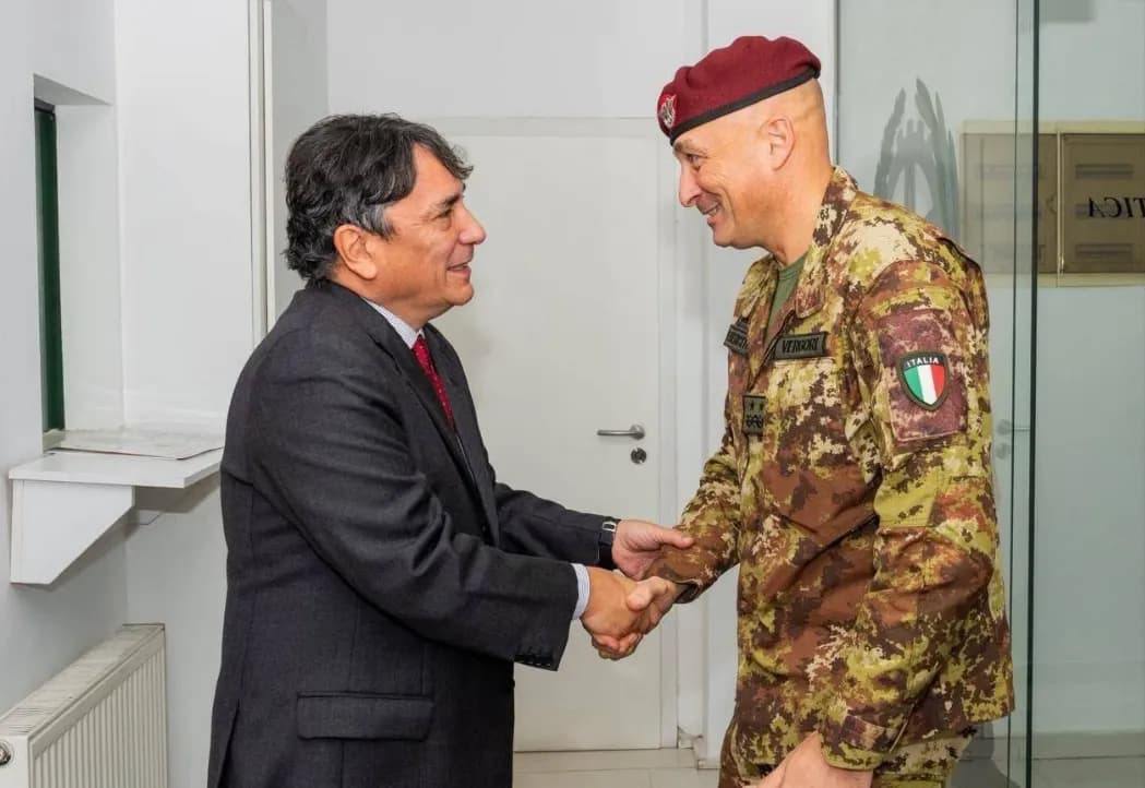 KFOR-i dhe ambasadori italian diskutojnë koordinimin dhe sigurinë në Kosovë