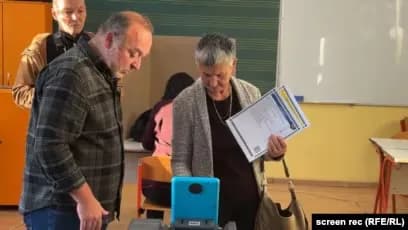 Boshnjakët votojnë në zgjedhjet që përballin forcat pro-perëndimore me ato nacionaliste