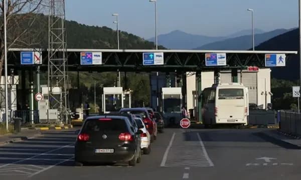 Kolona dhe pritje deri në katër orë në pikat kufitare me Serbinë