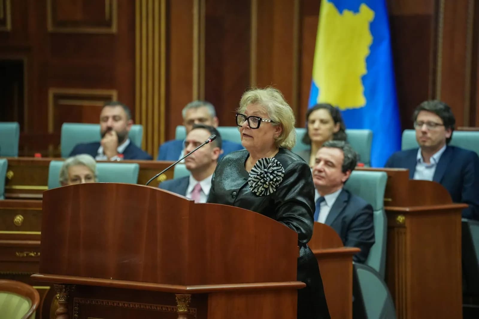 Diplomatja shqiptare: Presidentja e Kosovës është katolike me origjinë nga Shkodra