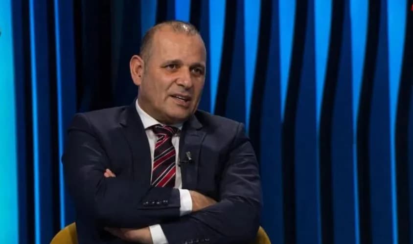 Canaj: Presidentja të shkojë t’i vizitojë ish-krerët e UÇK-së në Hagë, pastaj ta nënshkruajë ligjin