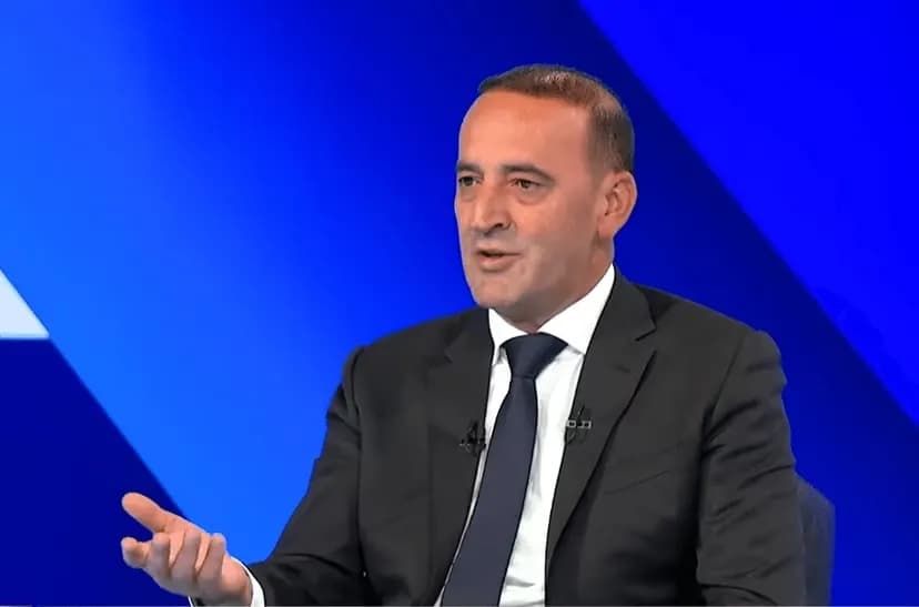 Haradinaj thotë se një bashkëpunëtor i Serbisë u takua në Dubai: “E di që AKI-ja po e ndjek”