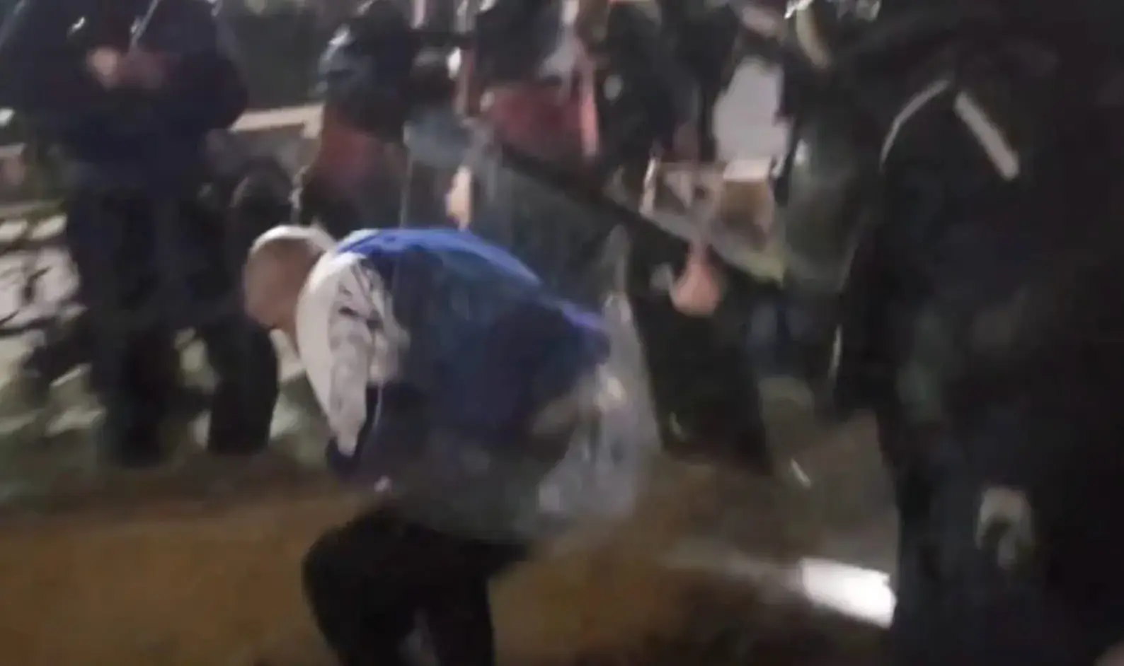 Masakër policore mbi studentët/ Përgjaken rrugët e Tiranës
