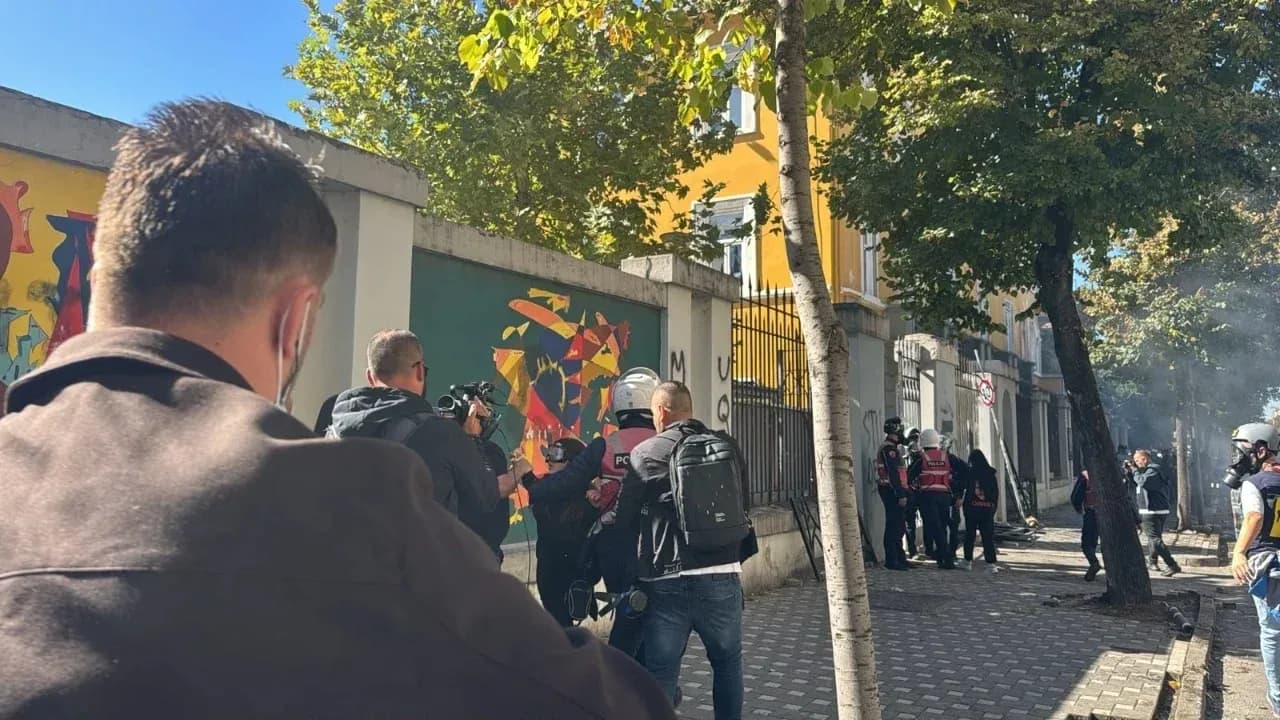 U shoqëruan ditën e parë të protestës, sot seanca në gjykatën e Tiranës për 16 të arrestuarit