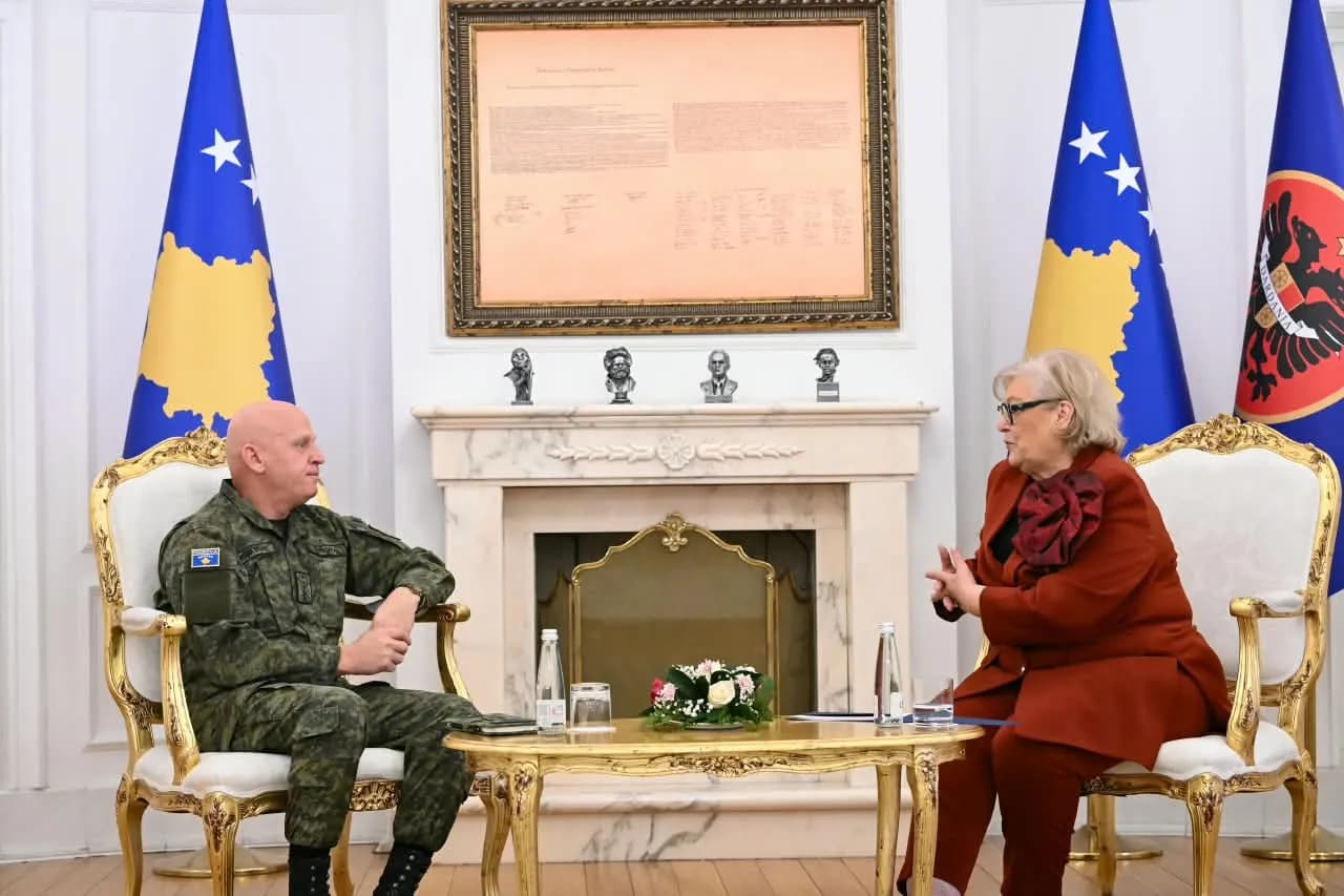 Presidentja Justina Shiroka Pula takon komandantin e FSK-së – diskutohet forcimi i kapaciteteve të ushtrisë