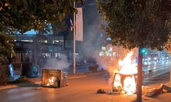 Kontejnerë duke u djegur, kjo ëdhtë gjendja aktualë në rrugën “Agim Ramadani”