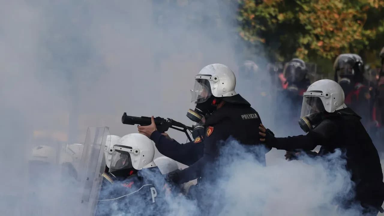 Protestat në Tiranë, Komiteti Shqiptar i Helsinkit kërkon hetim për dhunën ndaj protestuesve: E papranueshme