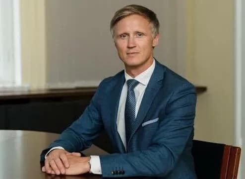 Eurodeputeti: T’i fajësosh të rinjtë shqiptarë se janë të ndikuar nga jashtë vetëm pse po e shfaqin hidhërimin e tyre për korrupsionin, është fyerje