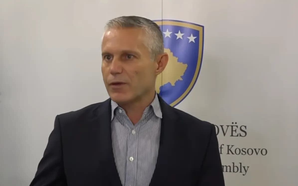 Ramadani: Për presidentin s’ka më diskutim për përmbajtjen, gjithçka është kthyer në “fotografi”