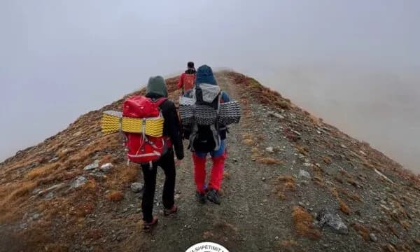 Shpëtohen dy alpinistë çekë mes Kosovës dhe RMV’së – detaje se çfarë iu ndodhi në mbi 2500 metra lartësi