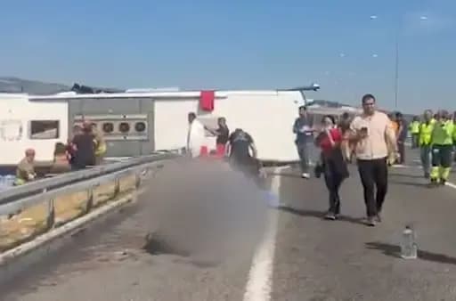 Turqi: Autobusi turistik përplaset me automjetin, 11 persona humbin jetën e 27 tjerë lëndohen