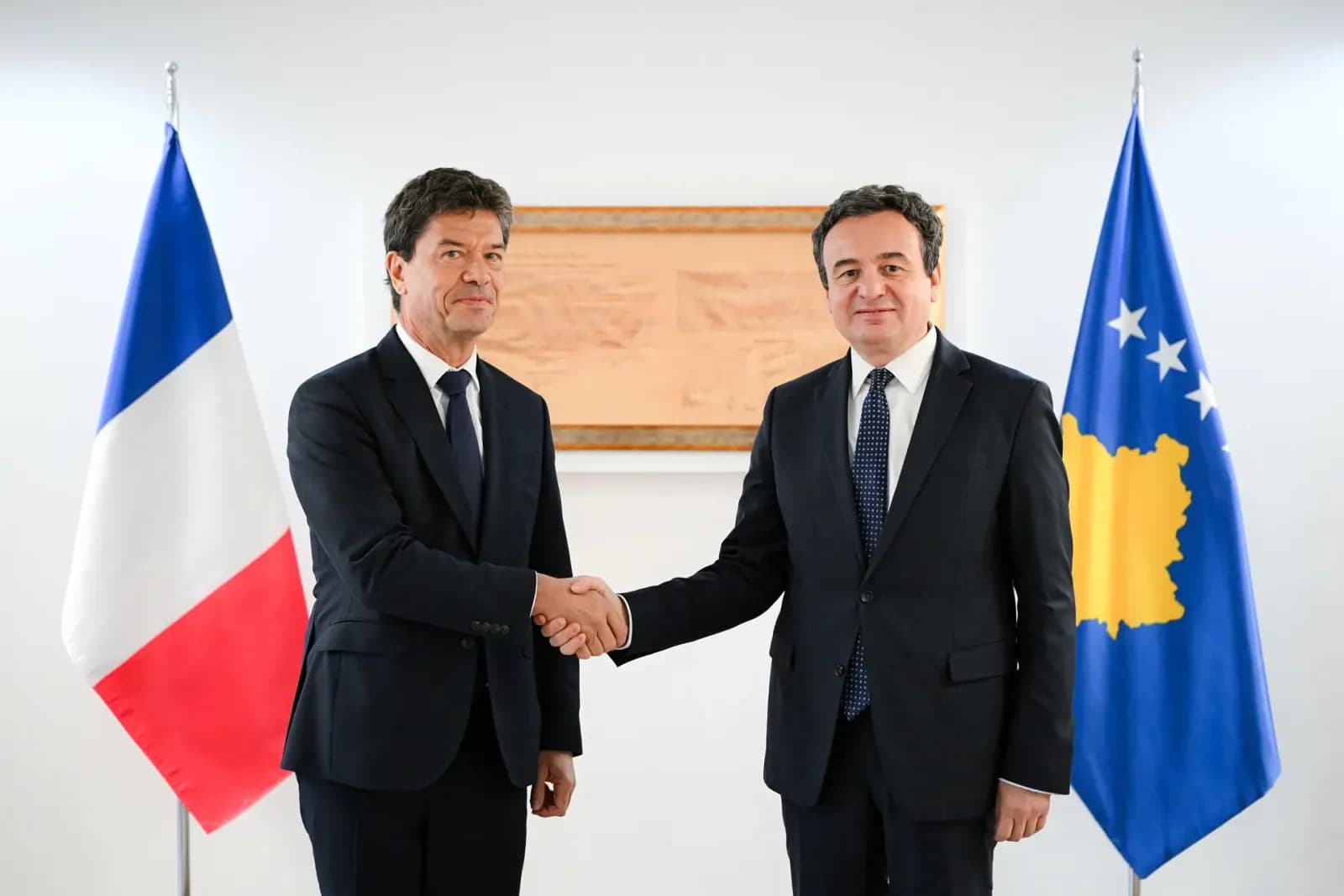Kurti pret ambasadorin e ri të Francës, në fokus bashkëpunimi dhe rruga evropiane