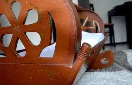 Plagosi gruan me të cilën bashkëjetonte, pranon fajësinë dhe kërkon marrëveshje me palën e dëmtuar