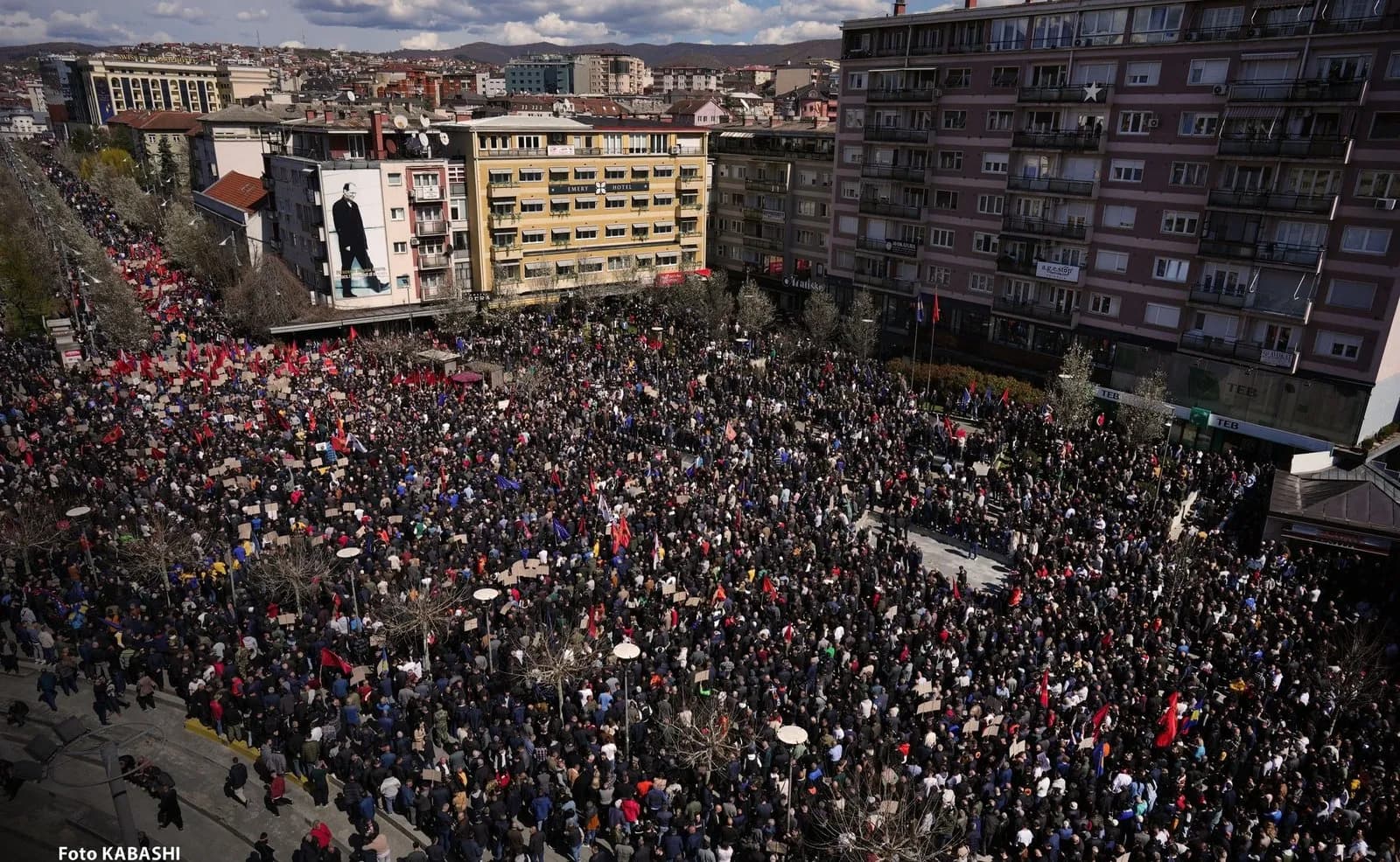 Tre qytetarë shqiptarë të evakuar nga Izraeli mbërrijnë në Tiranë, ja çfarë thuhet në njoftim