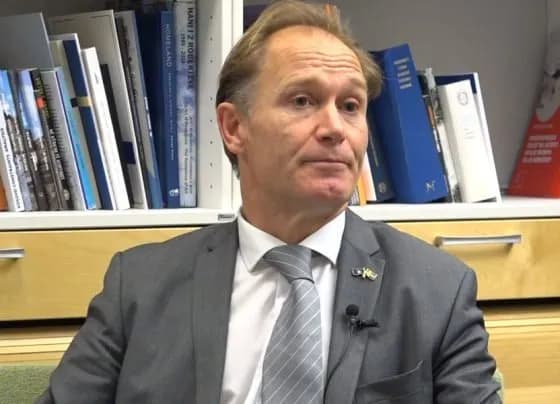 Ambasadori suedez: Kosova në situatë të vështirë, në politikë duhet të bëhen kompromise