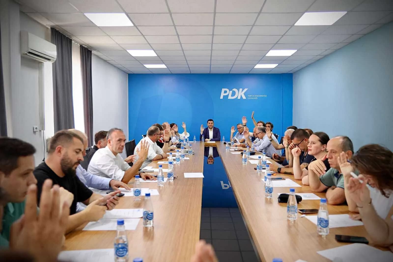 Anëtarë nga VV dhe PDK i bashkohen LDK-së në mbështetje të kryetarit Imri Ahmeti