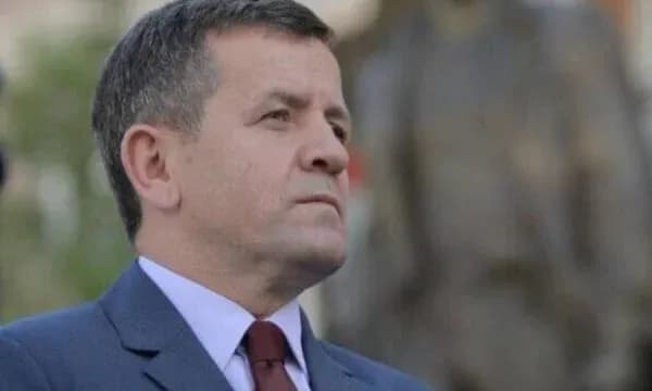Bllokada në vend, lajmërohet “Remi” me një metaforë të Dritëro Agollit