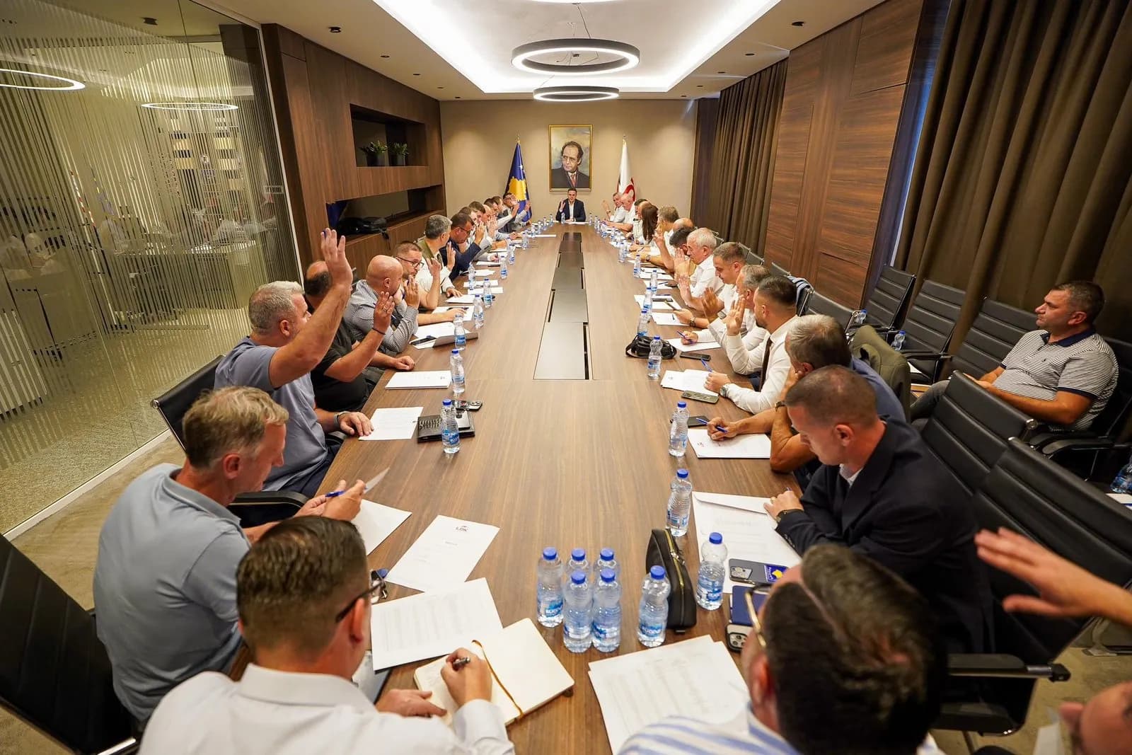 Kush janë 11 personat që Specialja ua ndaloi ta vizitojnë Thaçin?