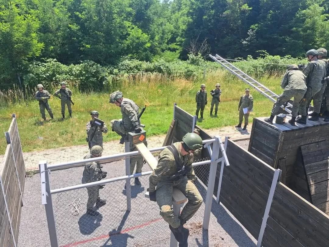 Po shkonte në punë, policin në Shqipëri e godet vetura në vija të bardha