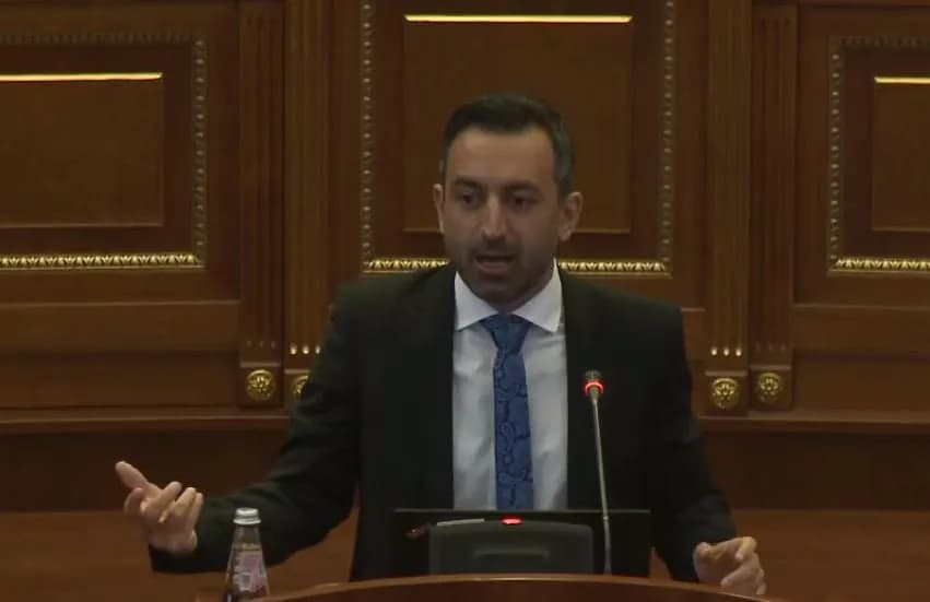 Shkruajnë mediat e Vuçiqit me artikullin e Dimal Bashës: “Si Prokuroria jonë, UÇK u krijua me para të drogës”